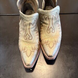 Ariat Woman’s Dixon Pointed Toe Western Booties Metallic Gold